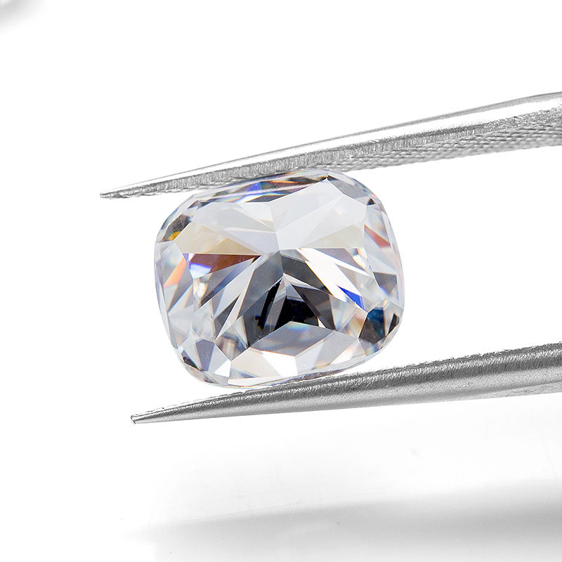 Graceful Emerald-Cut Moissanite Loose Stone