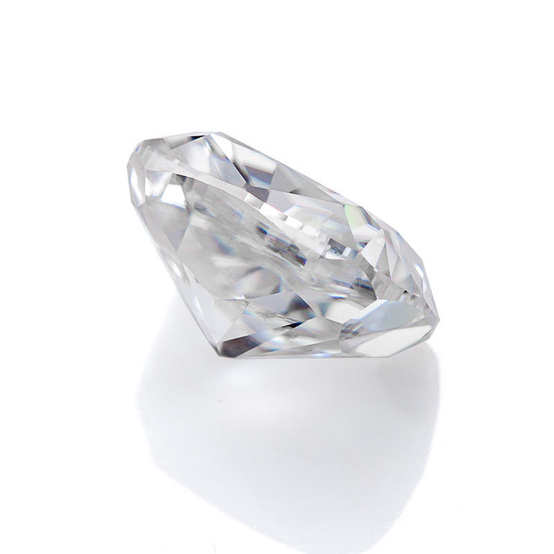 Graceful Emerald-Cut Moissanite Loose Stone