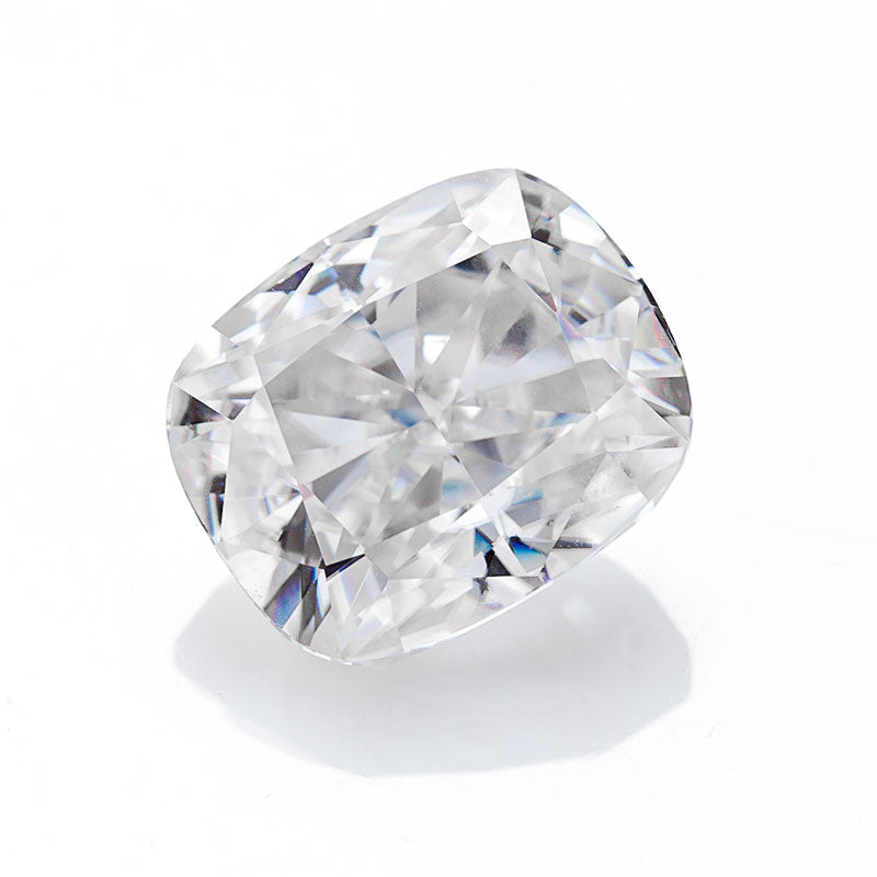 Graceful Emerald-Cut Moissanite Loose Stone